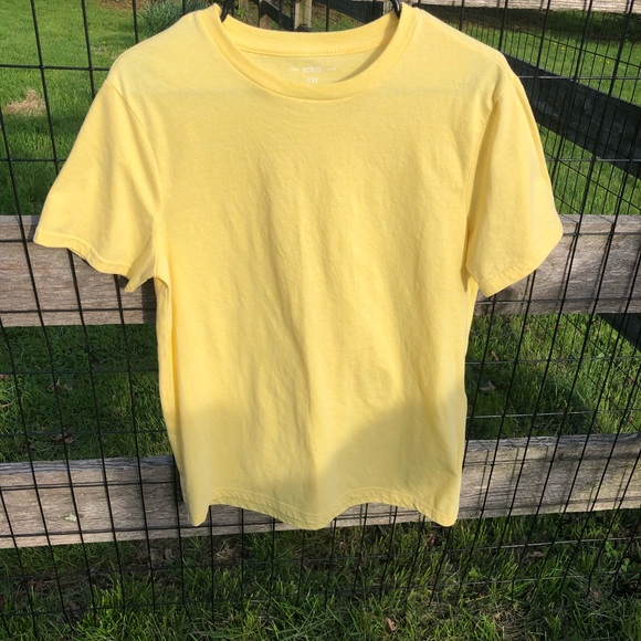 Yellow tshirt - Picture 4 of 4